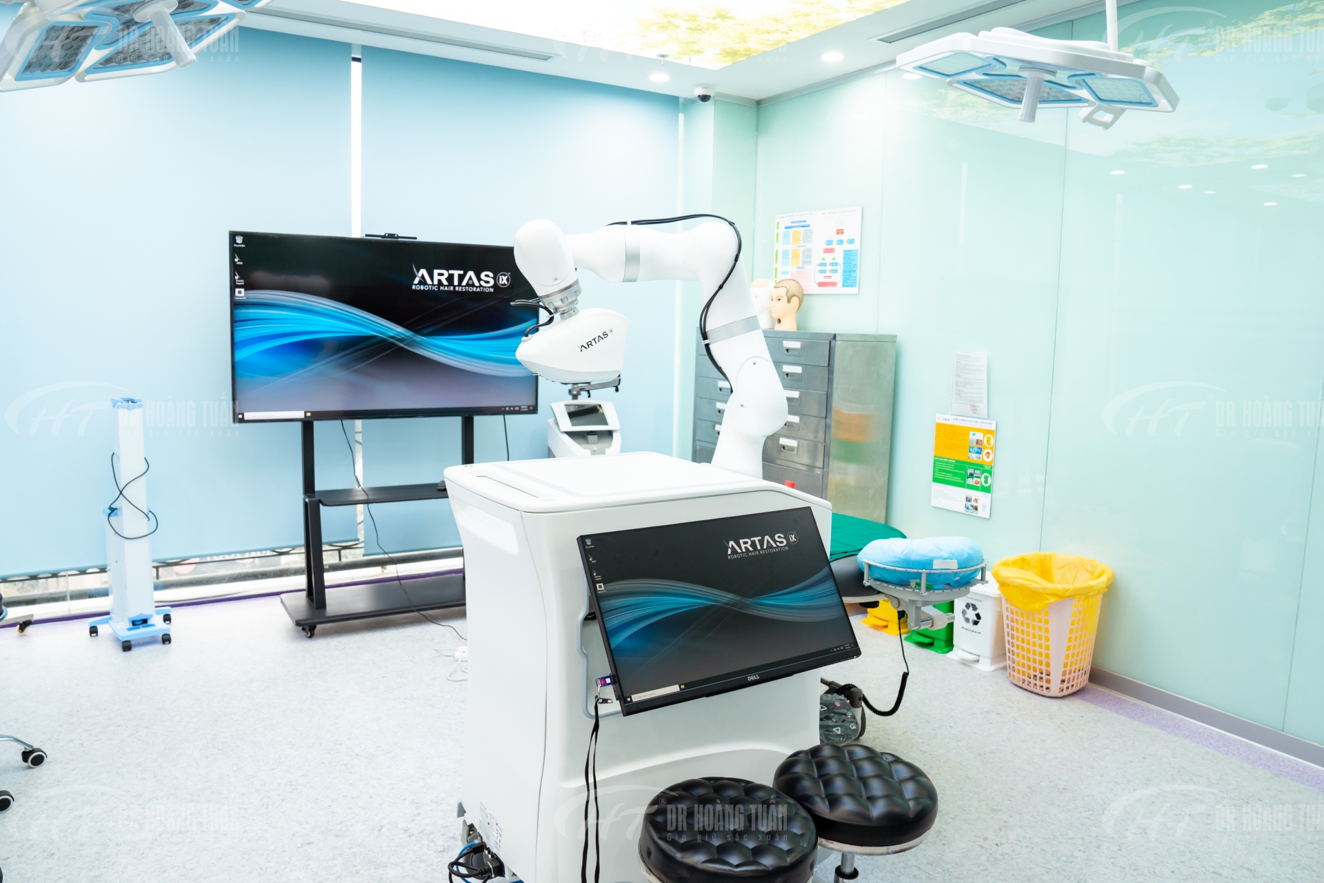 robot cấy tóc tự động artas