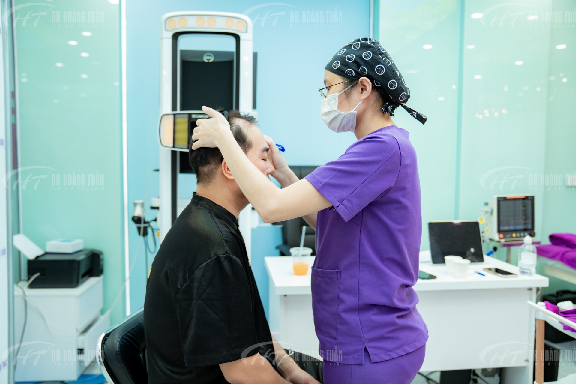 Ca sĩ Minh Quân cấy tóc tại phòng Cấy tóc Dr Hoàng Tuấn