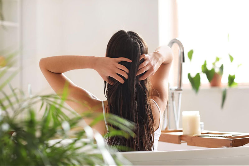 Mẹo chăm sóc kết hợp với trị hói bằng dầu dừa
